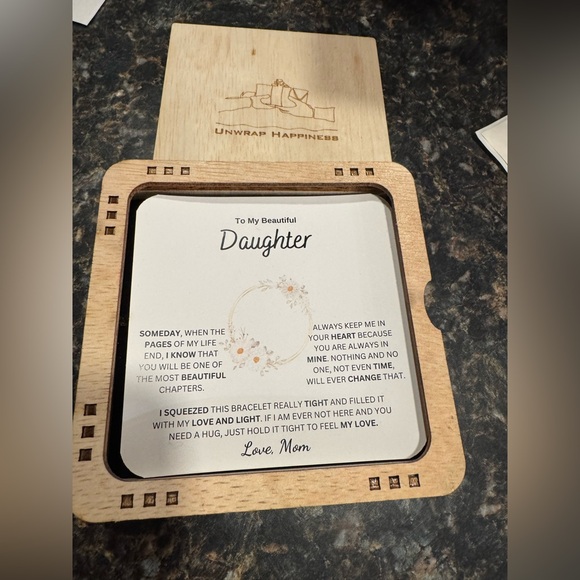 Amazon White Gold Finish Bracelet with Wooden Box - Picture 3 of 7